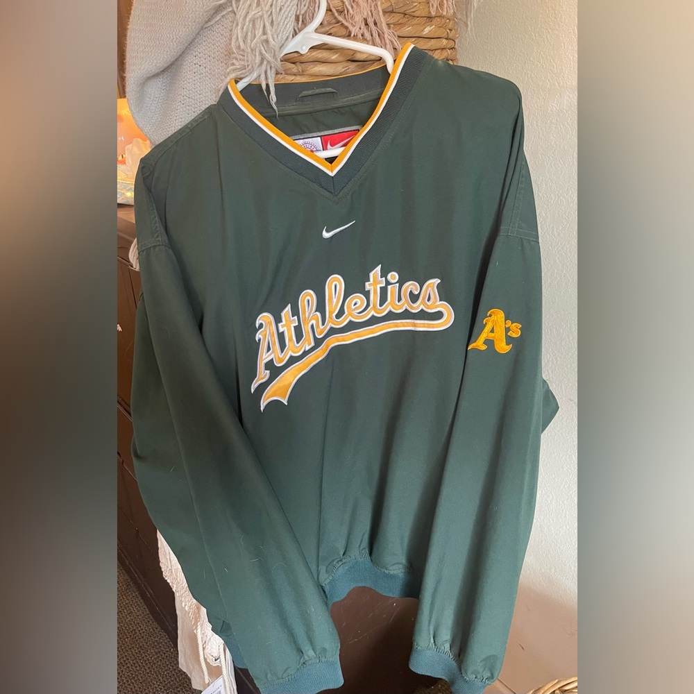 Women’s Athletics wind breaker